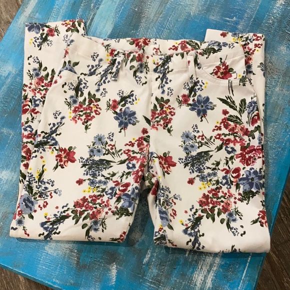 Time and Tru Denim - EUC Women’s Time and Tru Floral Print Jegging